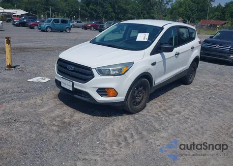 2017 Ford Escape S z USA, uszkodzony, nr VIN 1FMCU0F7XHUA26921
